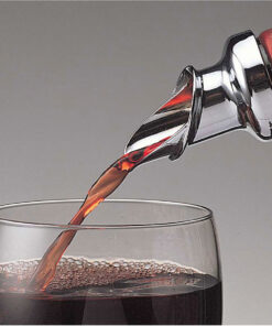 Wine pourer in use